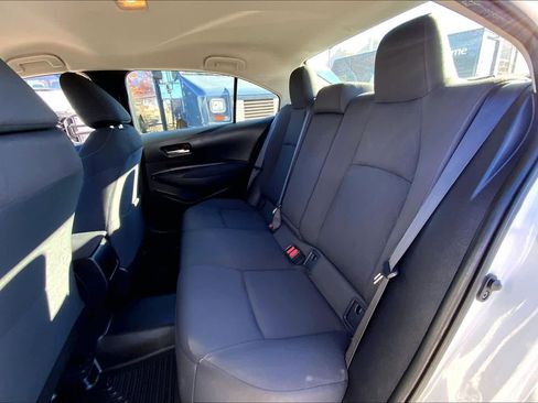 Used 2020 Toyota Corolla LE image 18