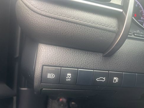 Used 2018 Toyota Camry SE image 15