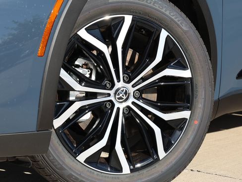 New 2026 Toyota Crown XLE image 5