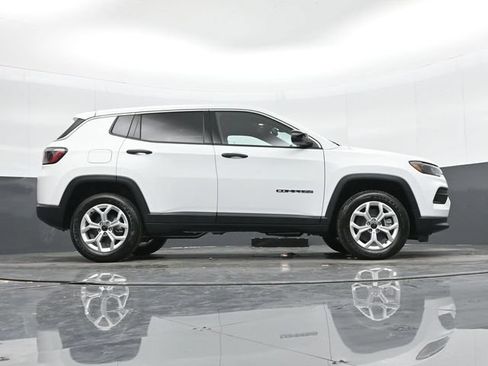 Used 2025 Jeep Compass Sport AWD/4WD image 40
