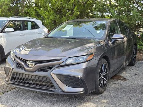 Used 2023 Toyota Camry SE FWD image 5