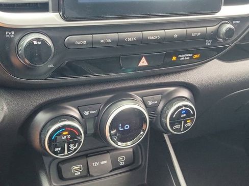 Used 2024 Hyundai Venue SEL FWD image 28