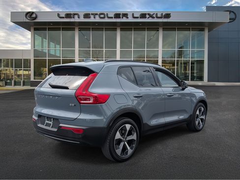Used 2023 Volvo XC40 B5 Ultimate image 4