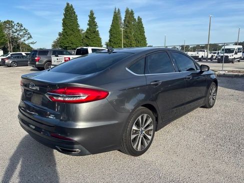 Used 2019 Ford Fusion SE AWD/4WD image 5