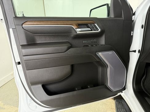 Used 2022 Chevrolet Silverado 1500 High Country w/ High Country Premium Package image 19