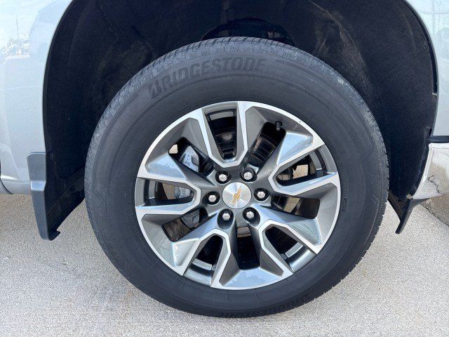 Used 2024 Chevrolet Silverado 1500 LT AWD/4WD image 13