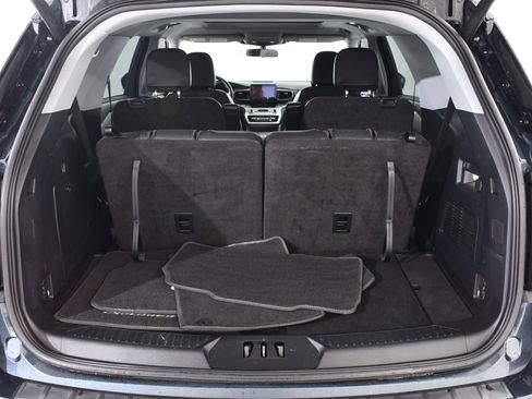 Used 2022 Ford Explorer XLT w/ Equipment Group 202A image 21