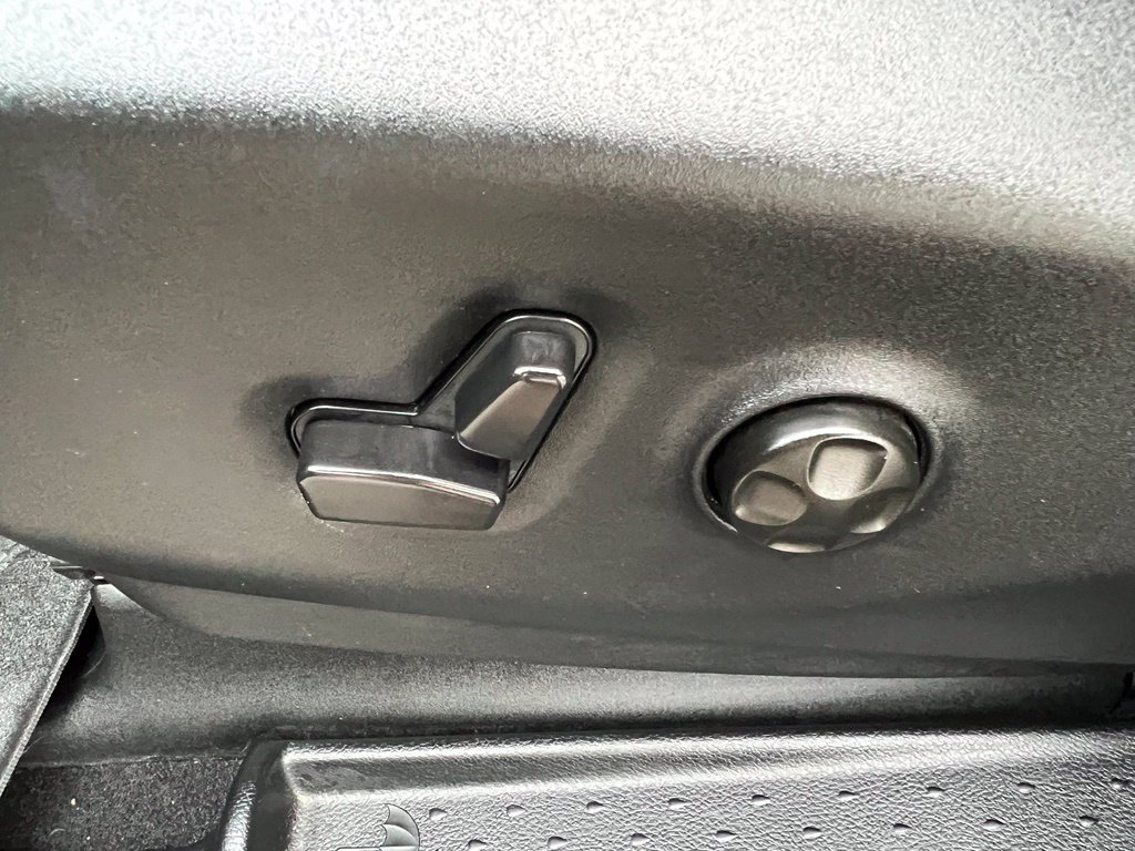 Used 2025 Chrysler Pacifica Select FWD image 31
