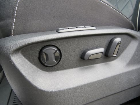 Used 2024 Volkswagen Atlas SEL Premium R-Line image 22