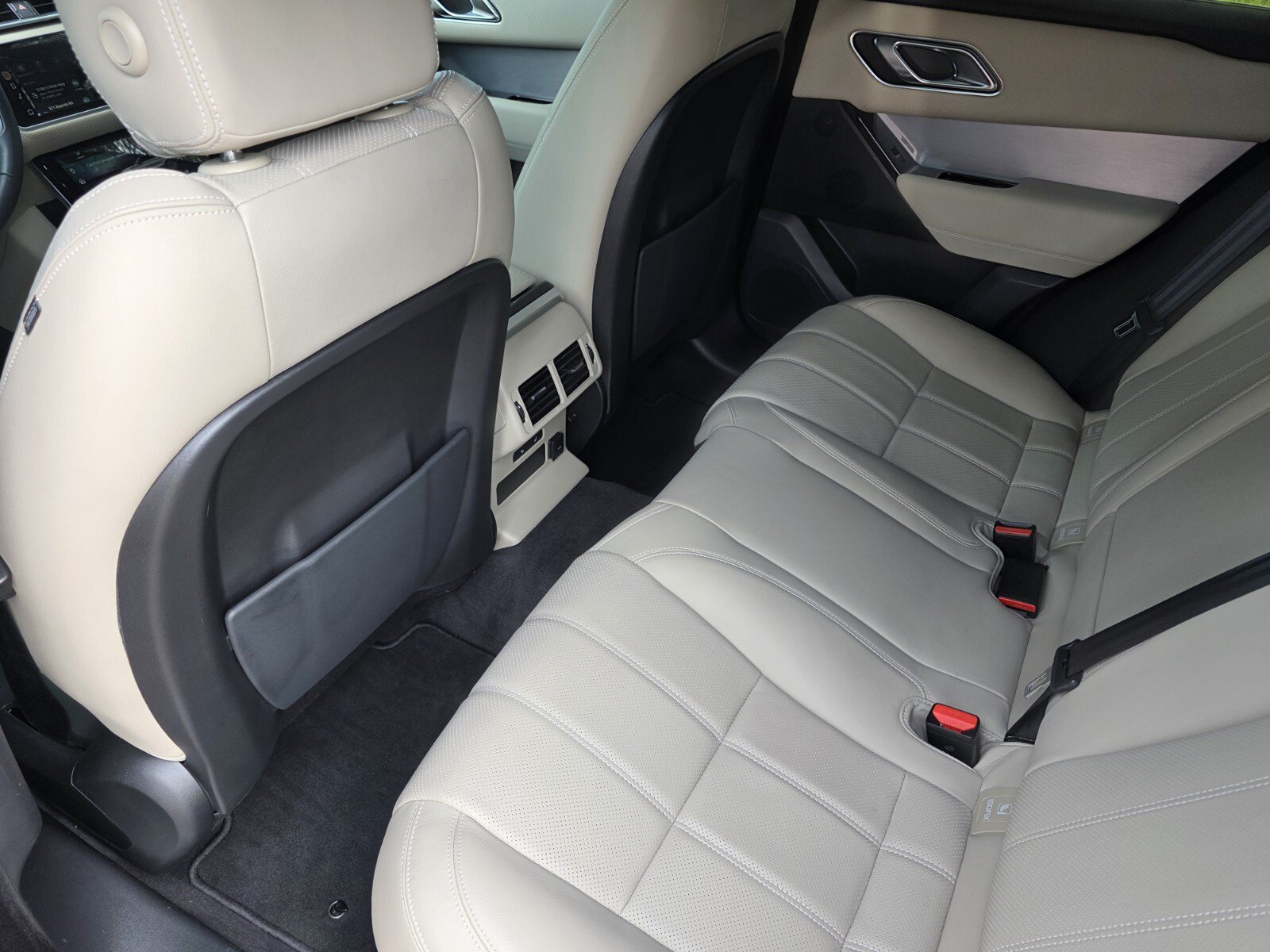 Certified 2023 Land Rover Range Rover Velar R-Dynamic S AWD/4WD image 15