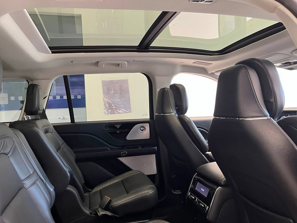 Used 2026 Lincoln Aviator Reserve AWD/4WD image 30