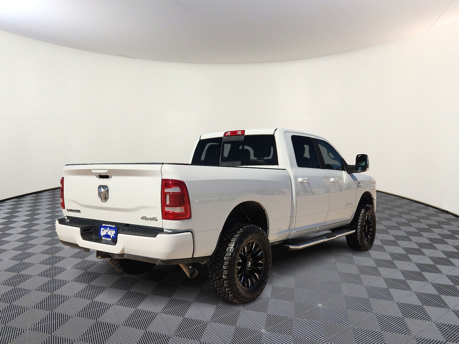 Used 2024 RAM 2500 Laramie AWD/4WD image 4