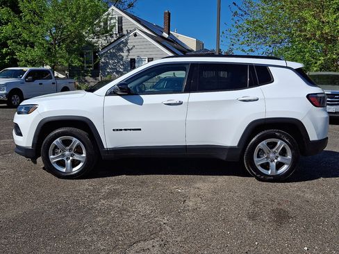 Used 2024 Jeep Compass Latitude AWD/4WD image 2