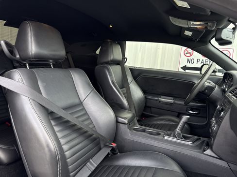 Used 2013 Dodge Challenger R/T image 21