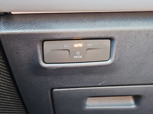 Certified 2026 Volkswagen Tiguan SE AWD/4WD image 17