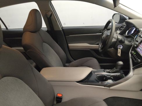 Used 2018 Toyota Camry FWD image 21