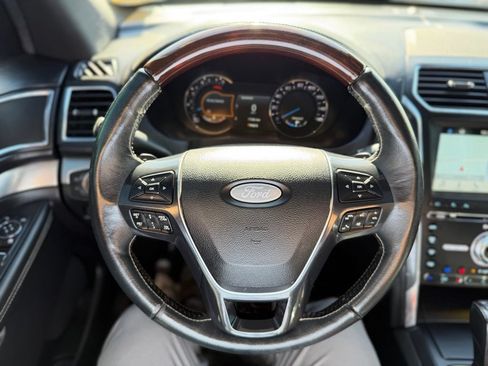Used 2018 Ford Explorer Platinum AWD/4WD image 18