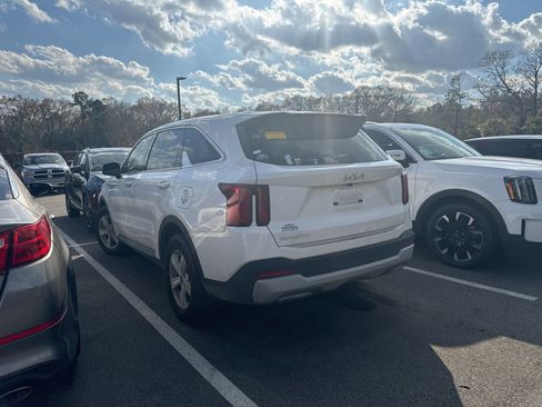 Used 2024 Kia Sorento LX image 7