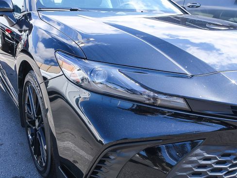 Used 2025 Toyota Camry SE w/ Convenience Package FWD image 5