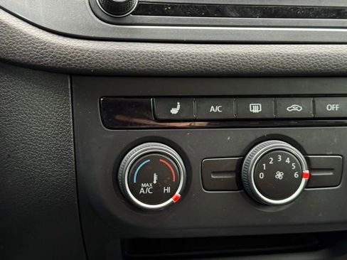 Used 2017 Volkswagen Tiguan S image 12