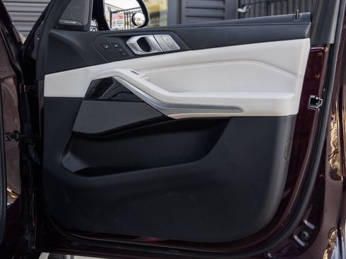 Used 2021 BMW X7 M50i w/ Executive Package image 35