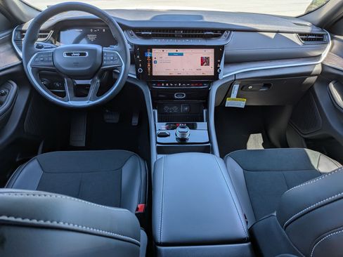 New 2026 Jeep Grand Cherokee 4WD image 33