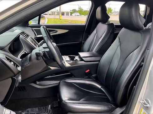 Used 2019 Lincoln Nautilus Premier AWD/4WD image 15