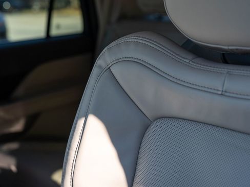 Used 2024 Lincoln Navigator Reserve image 20