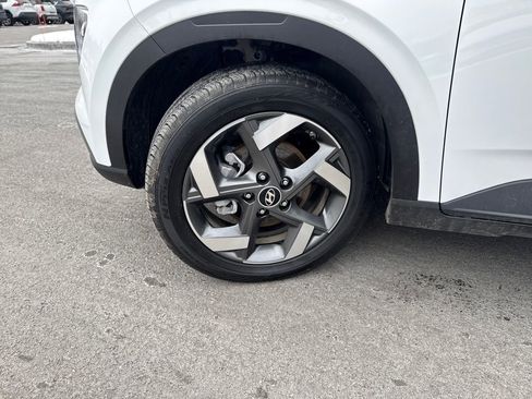 Used 2025 Hyundai Venue SEL image 25