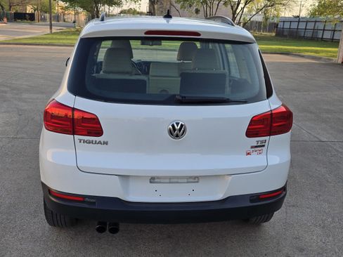 Used 2017 Volkswagen Tiguan S image 7