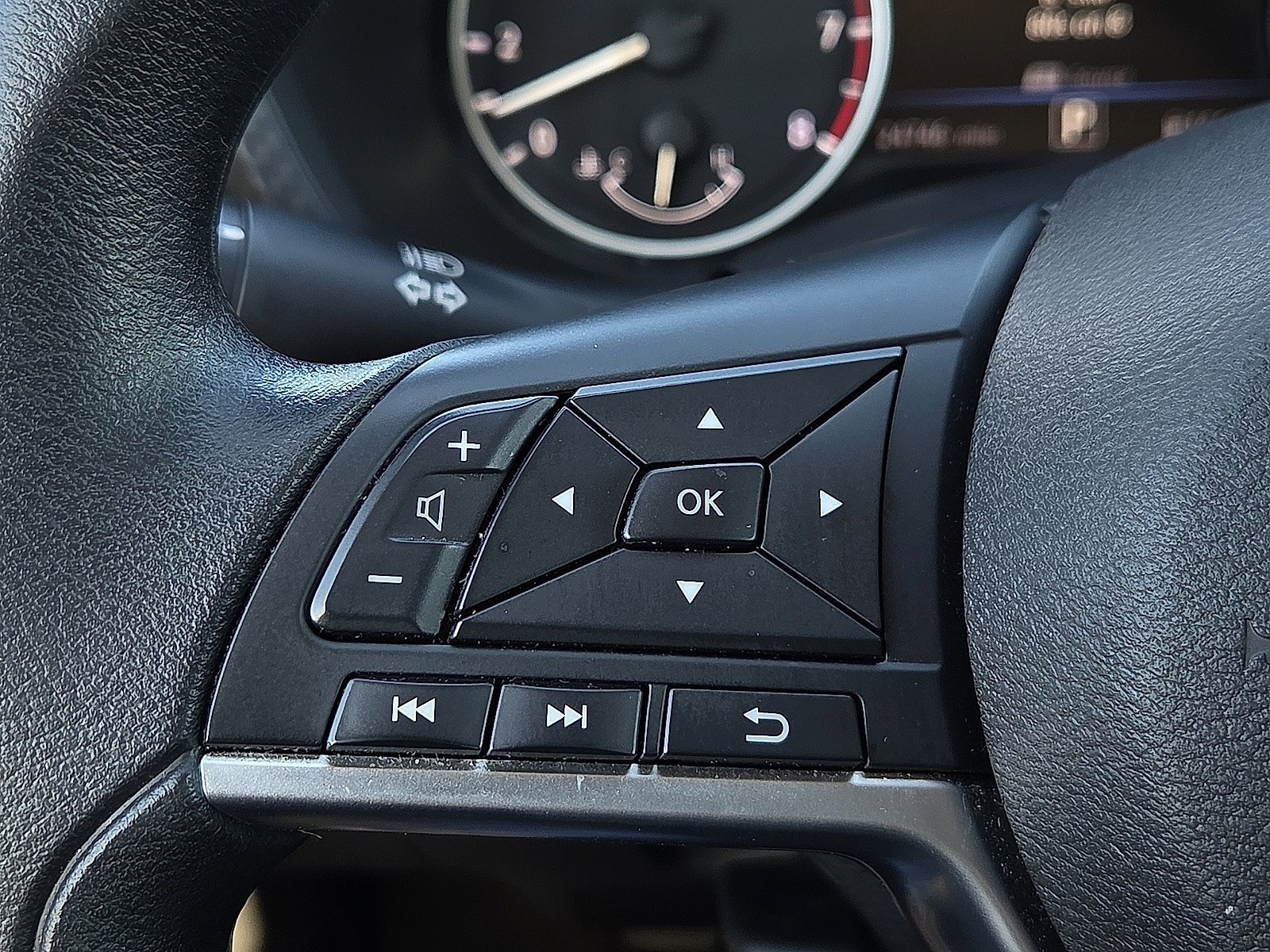 Used 2025 Nissan Sentra SV FWD image 18