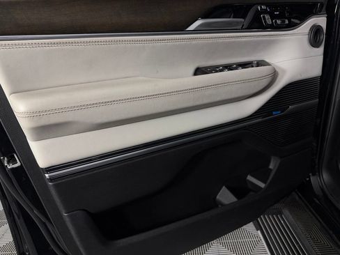 Certified 2023 Jeep Grand Wagoneer 4WD image 28