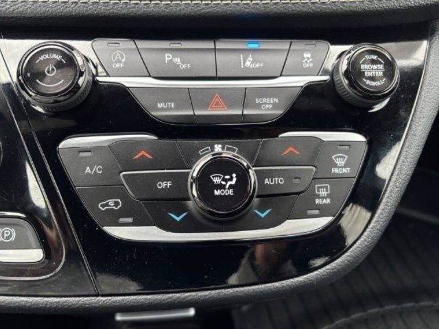 Used 2024 Chrysler Pacifica Touring FWD image 21