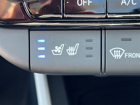 Certified 2025 Hyundai Elantra Limited image 30