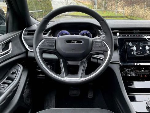 New 2025 Jeep Grand Cherokee L Altitude AWD/4WD image 17