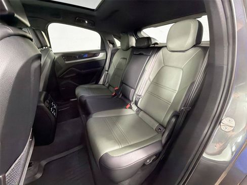 Certified 2024 Porsche Cayenne Coupe AWD/4WD image 26
