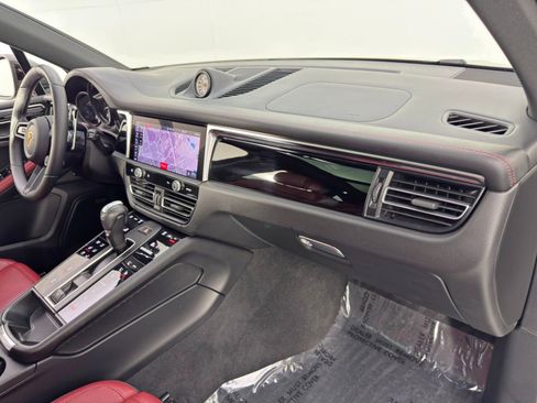 Used 2024 Porsche Macan Turbo image 15