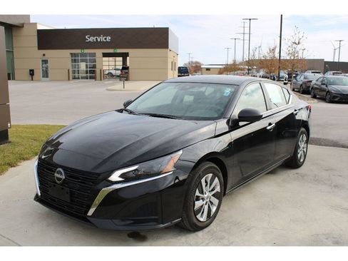 Used 2024 Nissan Altima 2.5 S image 7