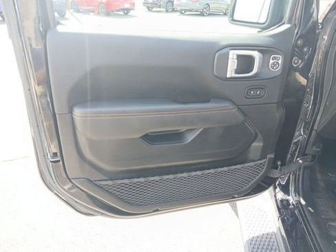 Used 2022 Jeep Gladiator Overland image 19