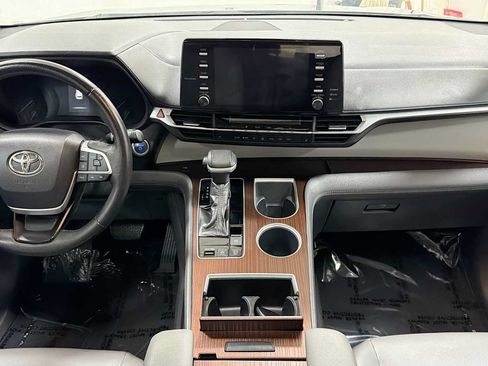 Certified 2022 Toyota Sienna XLE FWD image 27