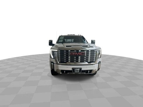 Used 2025 GMC Sierra 3500 Denali w/ Denali Reserve Package AWD/4WD image 3