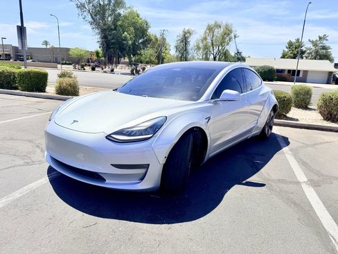 Used 2018 Tesla Model 3 Long Range RWD image 3