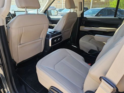 Used 2024 Ford Expedition Limited image 13