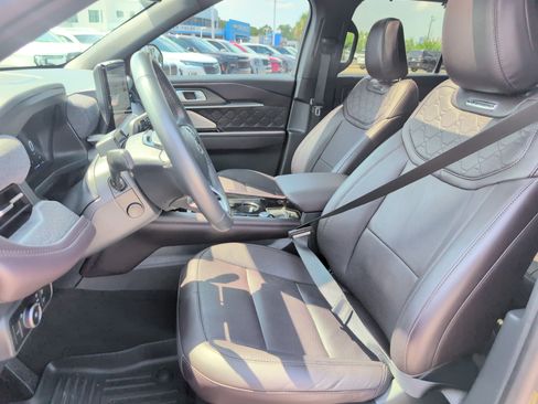 Used 2025 Ford Explorer Platinum w/ Ultimate Package RWD image 13