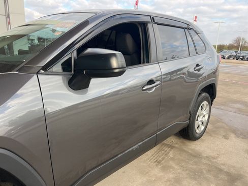 Used 2022 Toyota RAV4 LE image 17