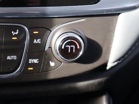 Used 2020 Chevrolet Traverse LT w/ Driver Confidence II Package image 35