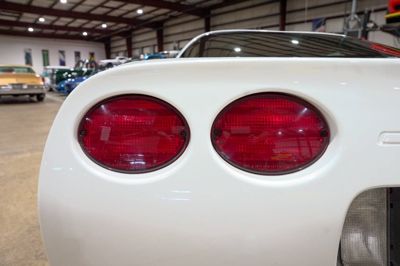 Used 1998 Chevrolet Corvette Coupe w/ Memory Pkg RWD image 37