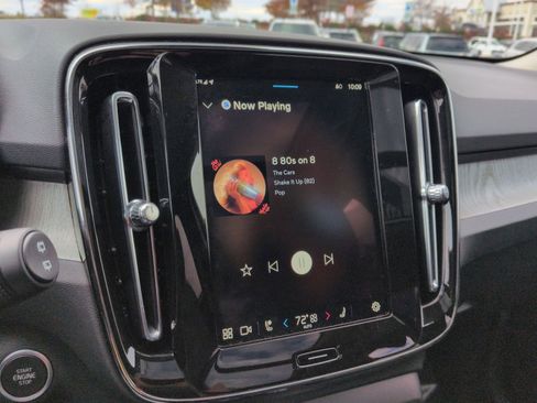 Certified 2025 Volvo XC40 B5 Plus image 18