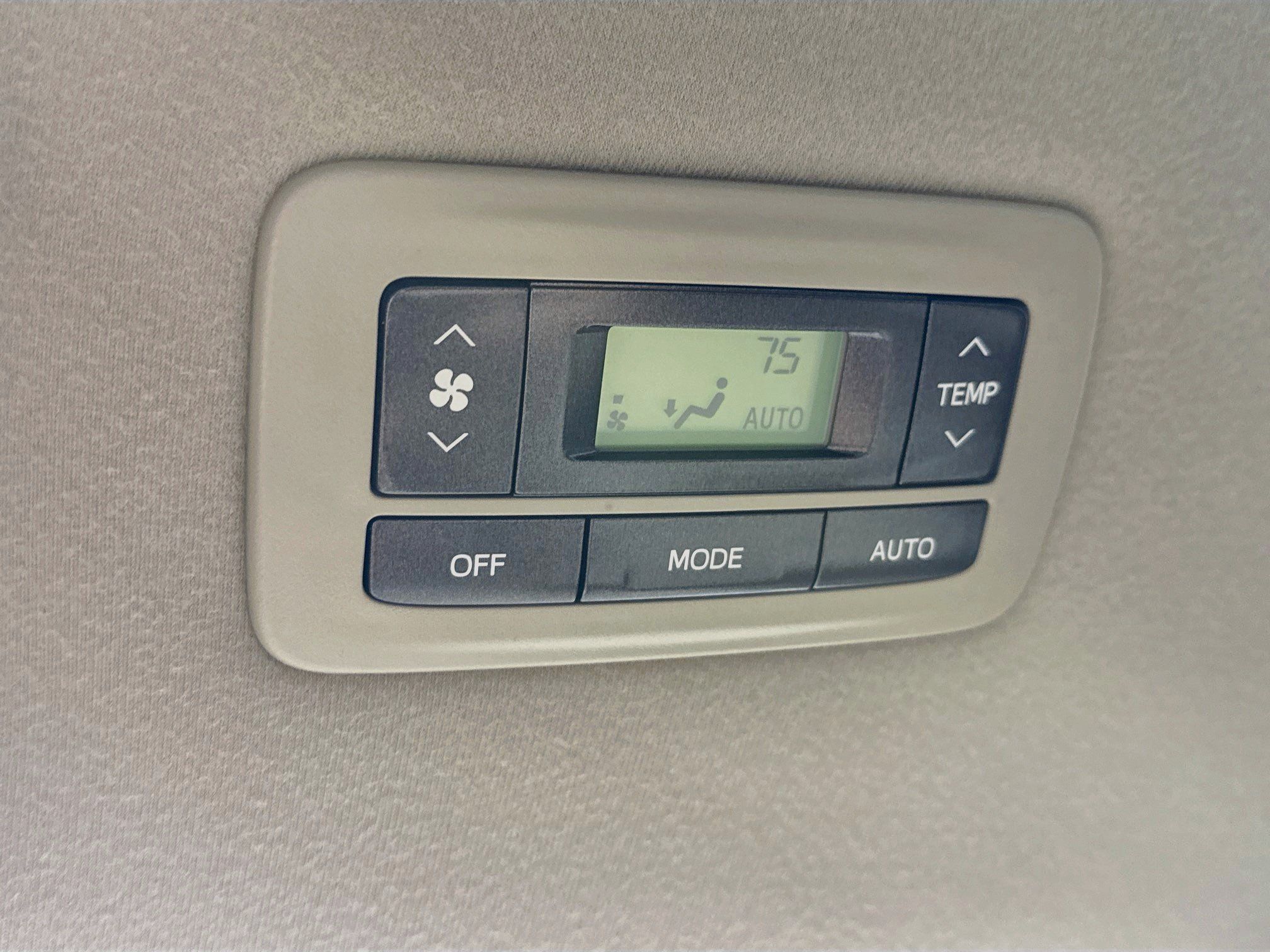 Used 2014 Toyota Sienna XLE w/ XLE Premium Package FWD image 32