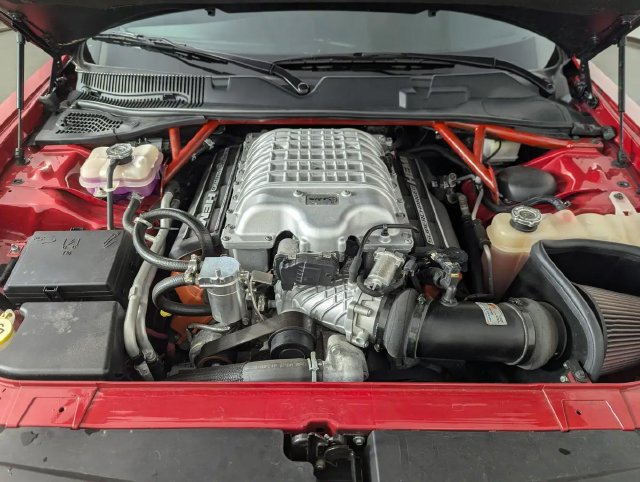 Used 2016 Dodge Challenger SRT Hellcat RWD image 9
